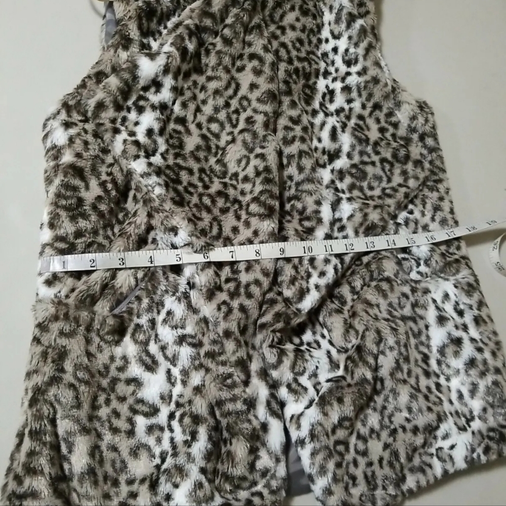 NWT Women's Vest Faux fur size Xs and Medium Multi-colored open pockets - Picture 5 of 11
